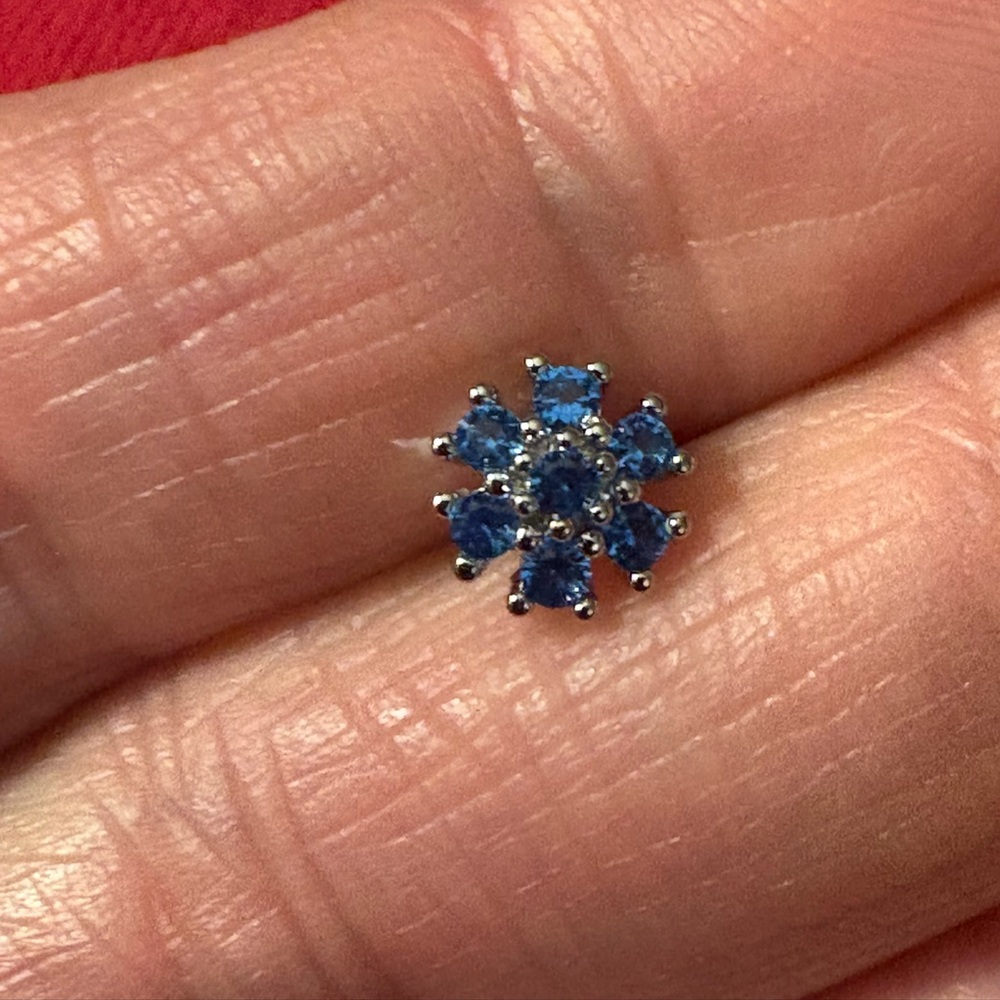 Nose Ring- Blue Sapphire Like  flower   Nose Stud Ring 20 G Stainless Steel Stud
